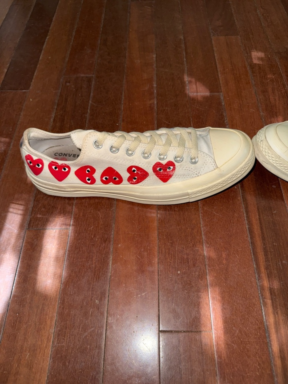 Converse Cream Low-Top Play Heart Accents - Picture 3 of 10